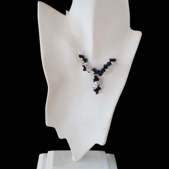 Elegant Hand Crafted Swarovski Crystal Illusion Beaded Necklace NWT - Picture 7 of 10